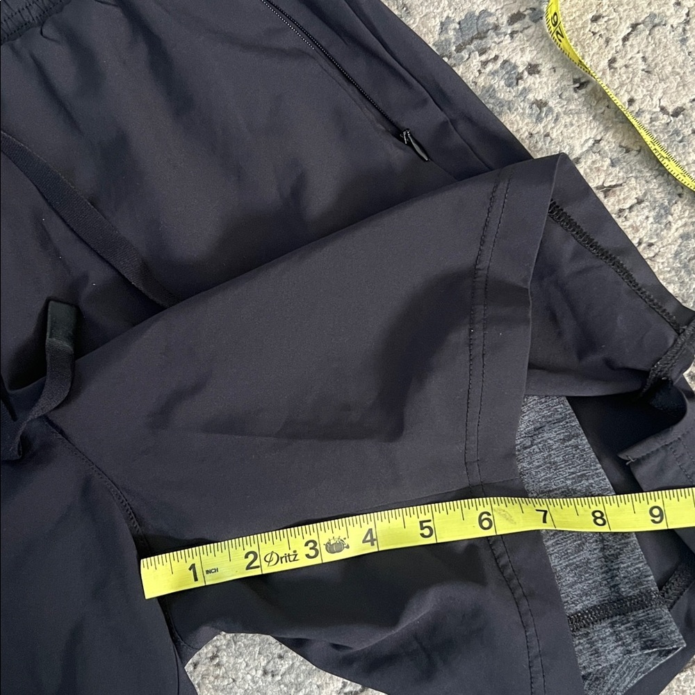 ALO Yoga Men's Black unity shorts - Picture 15 of 15